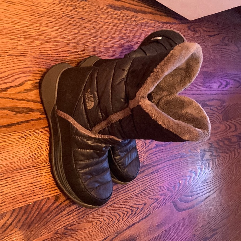 North face Kids boots size 4